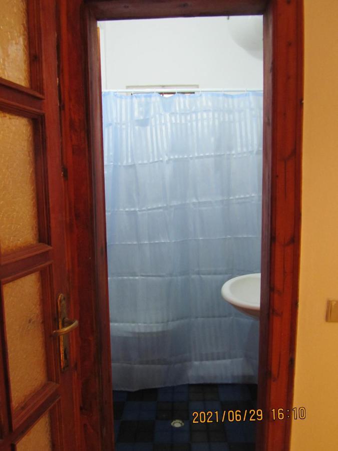 Private Apartment At Guest House Hektor & Aferdita Влёра Экстерьер фото