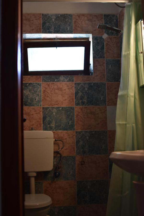Private Apartment At Guest House Hektor & Aferdita Влёра Экстерьер фото