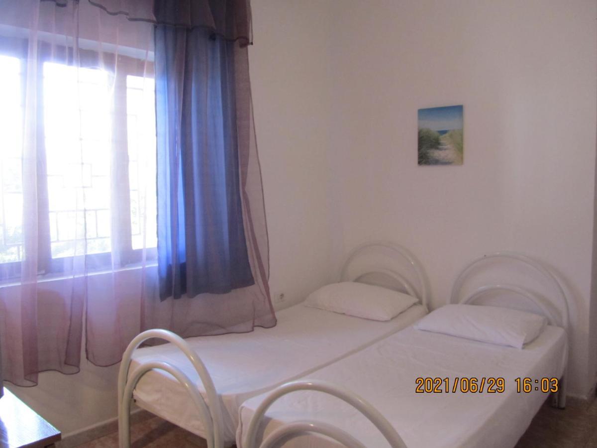 Private Apartment At Guest House Hektor & Aferdita Влёра Экстерьер фото
